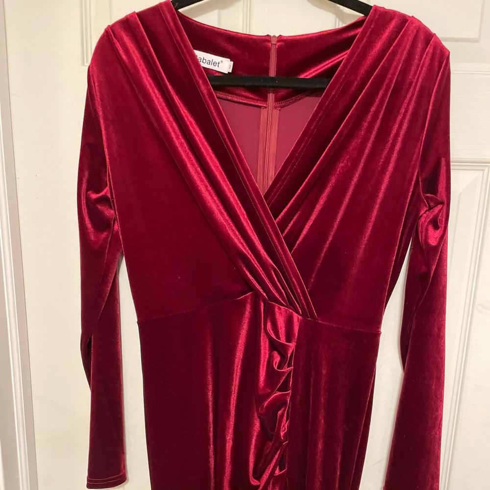 Elegant Long Sleeve‎ Burgundy Velvet Dress with Front Slit size Medium